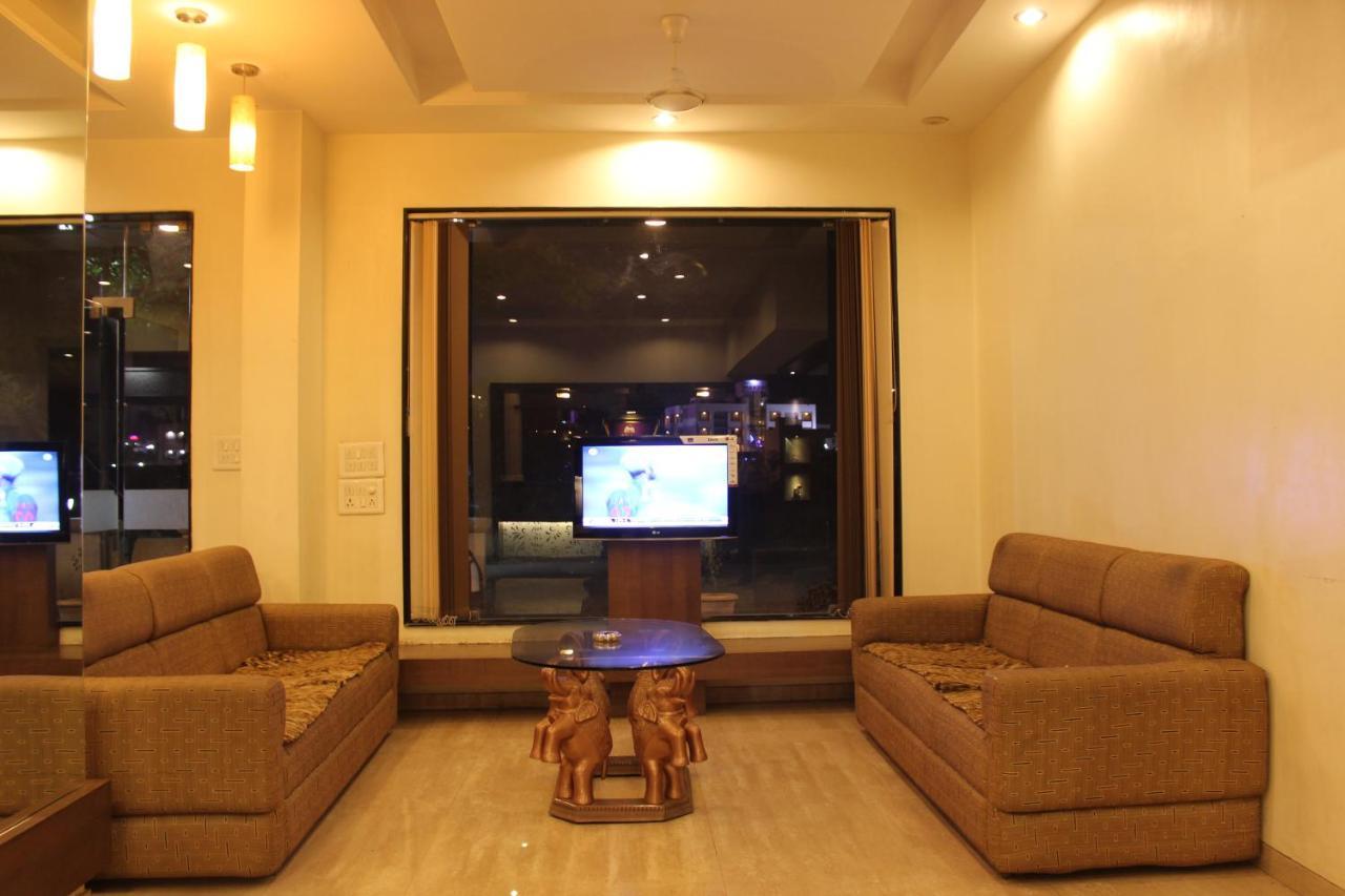 Hotel Laxmibai Palace شيردي المظهر الخارجي الصورة