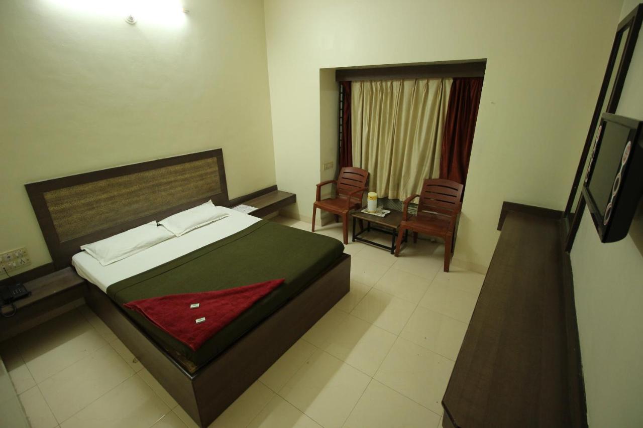 Hotel Laxmibai Palace شيردي المظهر الخارجي الصورة