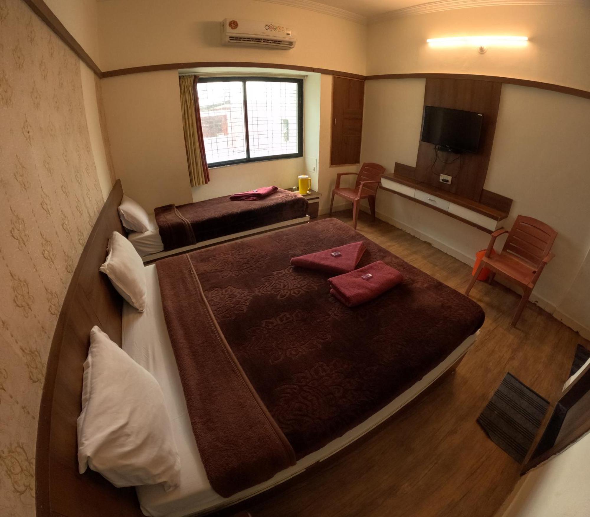 Hotel Laxmibai Palace شيردي المظهر الخارجي الصورة