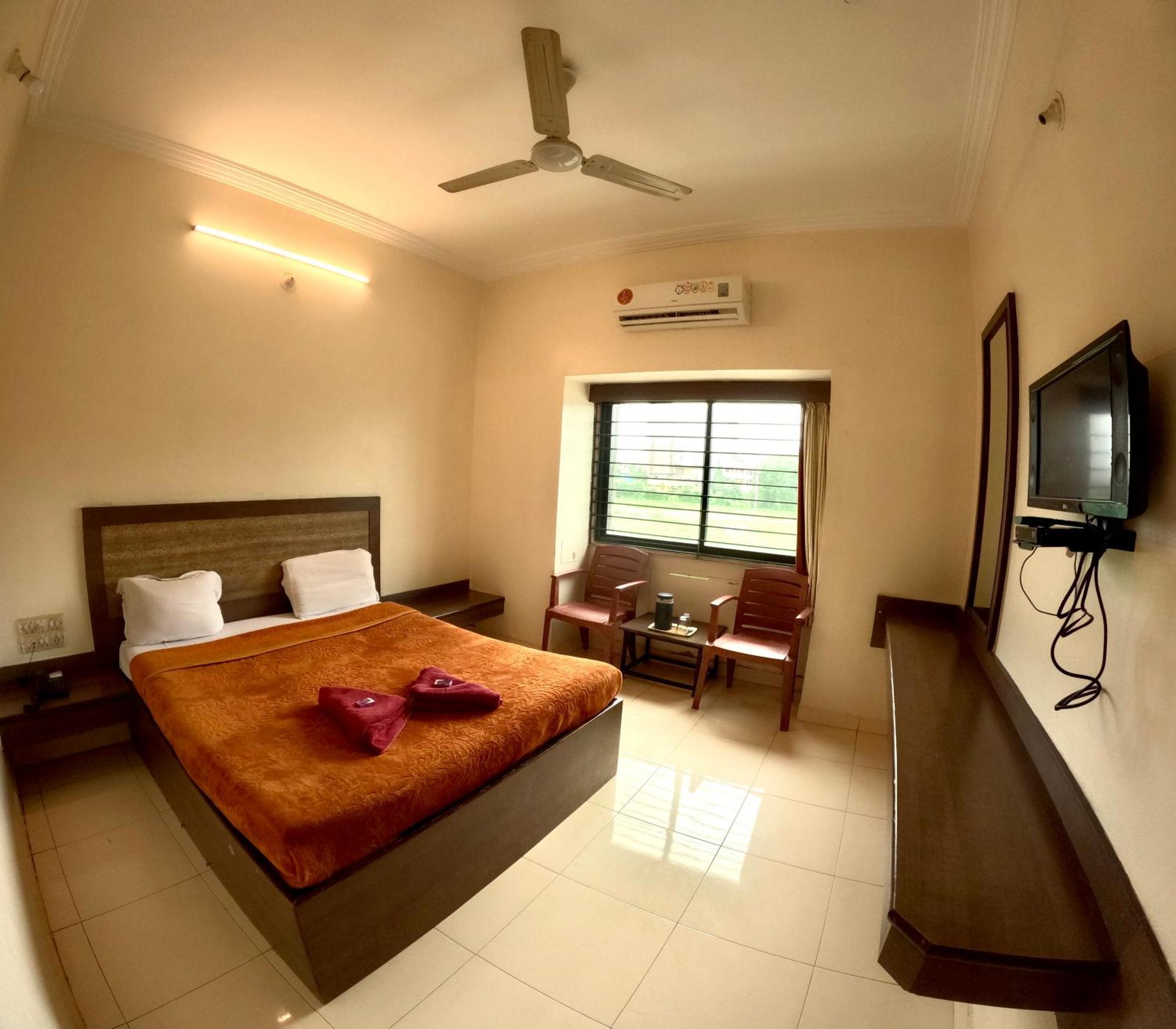 Hotel Laxmibai Palace شيردي المظهر الخارجي الصورة